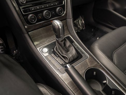 Used 2017 Volkswagen Passat 1.8T SE image 14