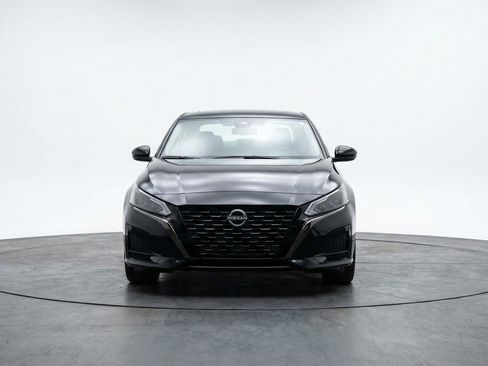 Used 2025 Nissan Altima 2.5 SV image 2