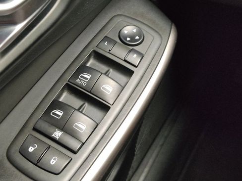 Used 2020 Jeep Cherokee Latitude FWD image 27