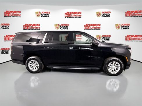 Used 2025 Chevrolet Suburban LT w/ Comfort Package image 16