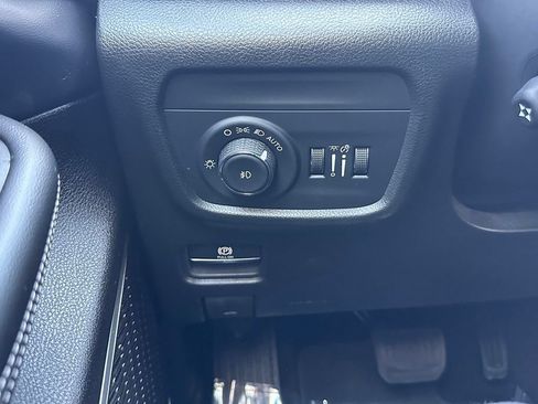 Used 2024 Jeep Grand Cherokee Limited w/ Luxury Tech Group II AWD/4WD image 32