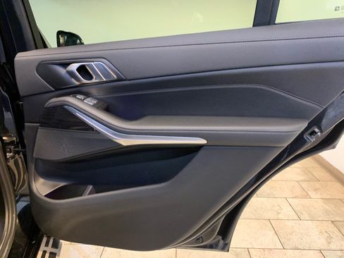 Used 2022 BMW X7 xDrive40i w/ M Sport Package AWD/4WD image 82