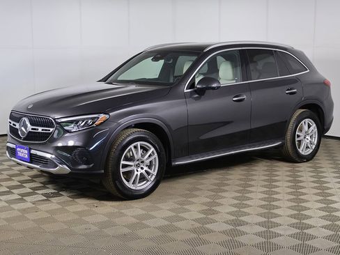 Used 2025 Mercedes-Benz GLC 300 4MATIC image 11