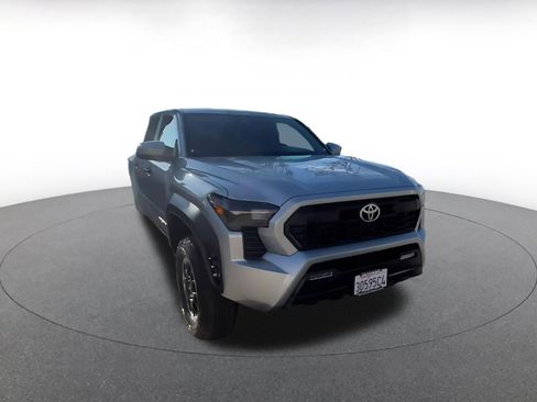 Used 2025 Toyota Tacoma TRD Off-Road image 3