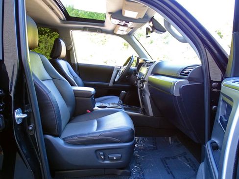 Used 2023 Toyota 4Runner SR5 Premium w/ Moonroof Package RWD image 34