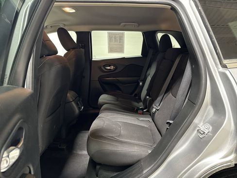 Used 2017 Jeep Cherokee Latitude AWD/4WD image 22