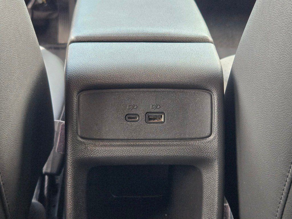 Used 2025 Chevrolet Trax LT FWD image 17