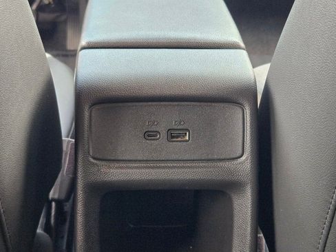 Certified 2025 Chevrolet Trax LT FWD image 17