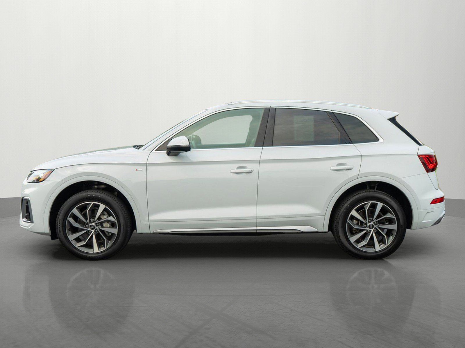 Used 2023 Audi Q5 2.0T Premium w/ Convenience Package AWD/4WD image 4