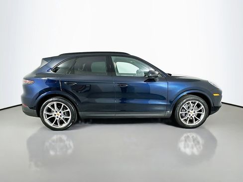 Certified 2022 Porsche Cayenne Platinum Edition image 8