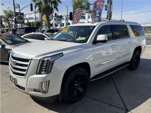 Used 2018 Cadillac Escalade ESV Luxury RWD image 60