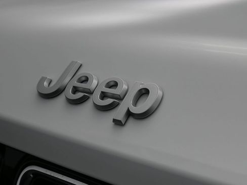 Used 2024 Jeep Grand Cherokee Overland w/ Luxury Tech Group IV image 22