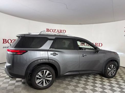 Used 2025 Nissan Pathfinder SL AWD/4WD image 9