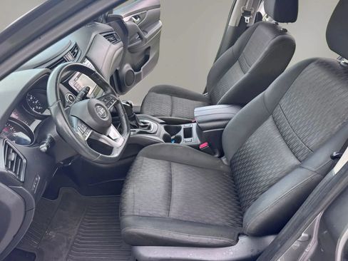 Used 2018 Nissan Rogue SV w/ Premium Package FWD image 13