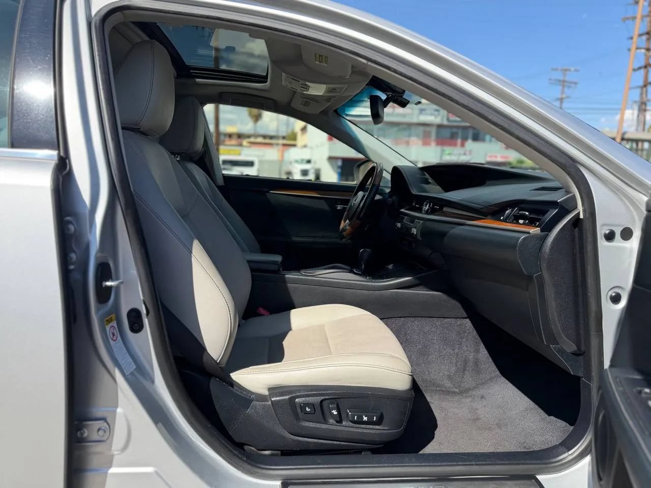 Used 2014 Lexus ES 300h w/ Premium Package w/Bamboo Trim FWD image 34
