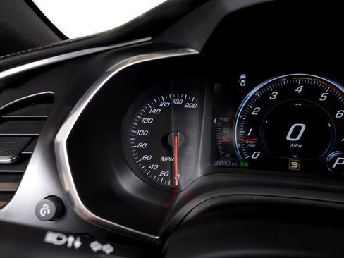 Used 2019 Chevrolet Corvette Stingray Coupe RWD image 33