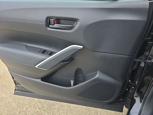 Used 2024 Toyota Corolla Cross LE image 32