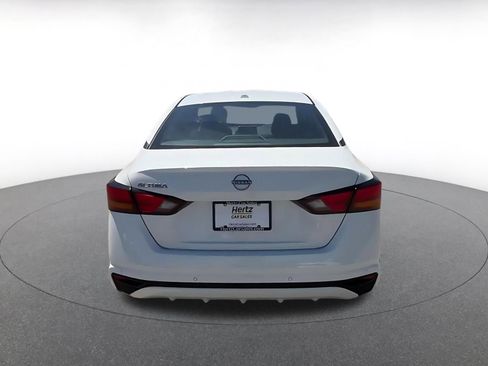 Used 2025 Nissan Altima 2.5 SV FWD image 12