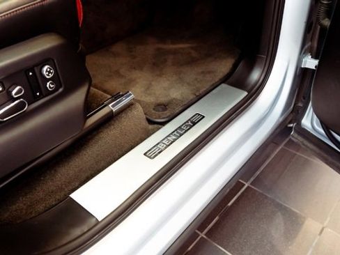 Used 2018 Bentley Bentayga image 21