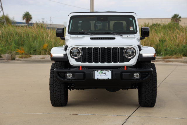 Used 2025 Jeep Gladiator Mojave AWD/4WD image 2
