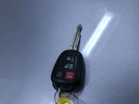 Used 2016 Toyota RAV4 XLE image 30