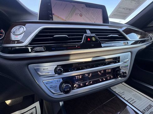 Used 2017 BMW 750i xDrive image 26