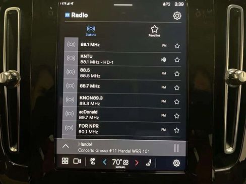 Used 2025 Volvo XC40 B5 Plus image 38