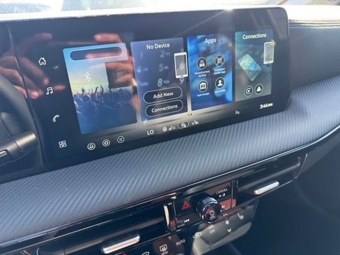 New 2026 Nissan Kicks SR w/ SR Premium Package FWD image 23