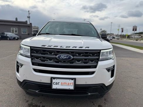 Used 2018 Ford Explorer XLT w/ Equipment Group 202A AWD/4WD image 2