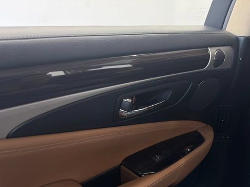 Used 2017 Lexus LS 460 w/ Comfort Package RWD image 39
