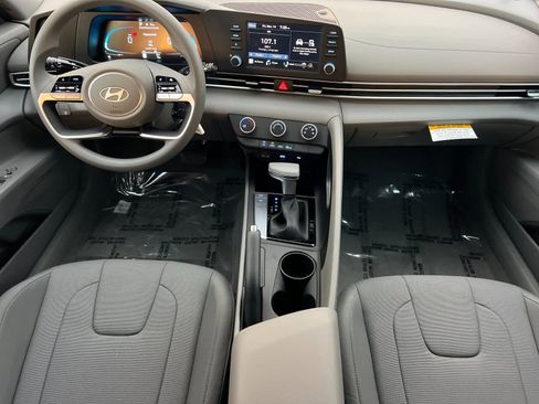 New 2026 Hyundai Elantra SE image 4