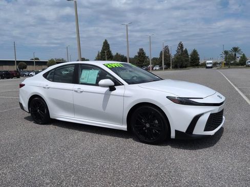 Used 2026 Toyota Camry SE FWD image 2