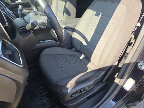 Used 2020 Chevrolet Equinox LT w/ Driver Convenience Package image 5