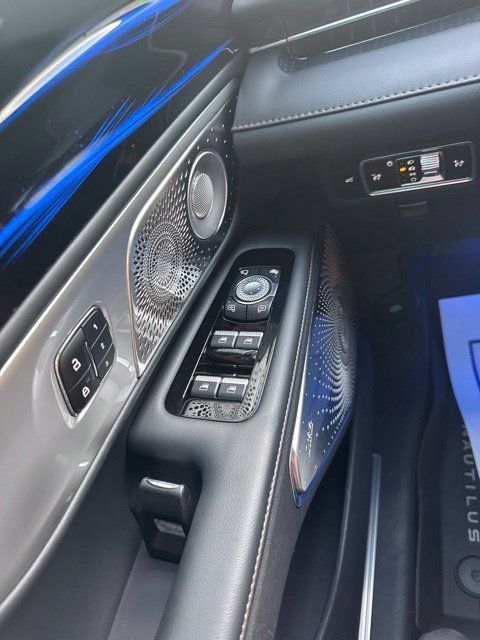 Used 2025 Lincoln Nautilus Reserve AWD/4WD image 23