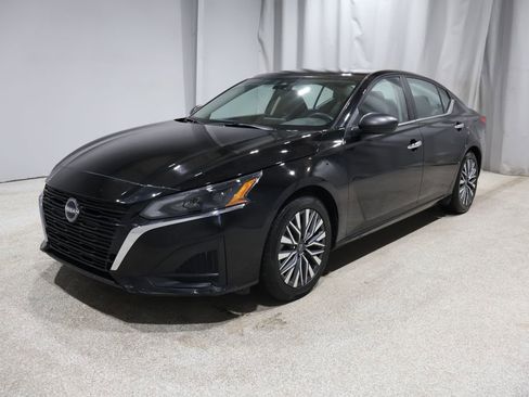 Used 2024 Nissan Altima 2.5 SV image 5