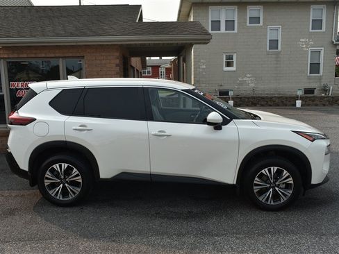 Used 2023 Nissan Rogue SV AWD/4WD image 2