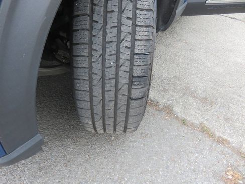 Used 2020 Ford Explorer XLT w/ Equipment Group 202A AWD/4WD image 38