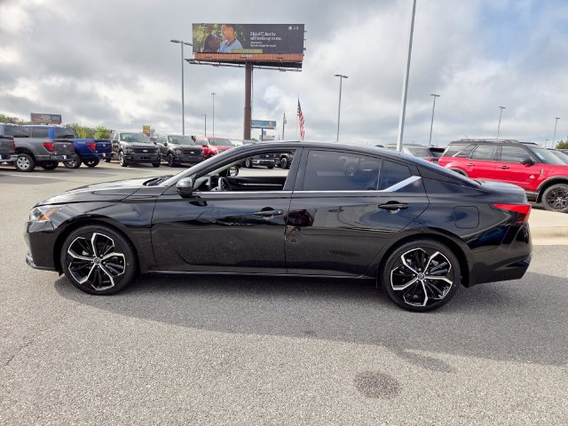 Used 2024 Nissan Altima 2.5 SR w/ SR Premium Package FWD image 4