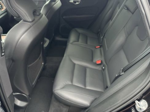 Used 2024 Volvo XC60 B5 Plus image 27