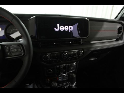 Used 2024 Jeep Wrangler Unlimited Rubicon AWD/4WD image 9