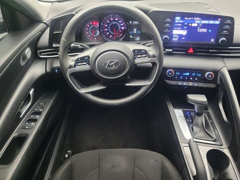 Used 2022 Hyundai Elantra SEL w/ Preferred Accessory Package FWD image 22