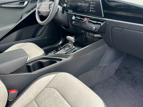New 2026 Kia Niro SX Touring FWD image 16