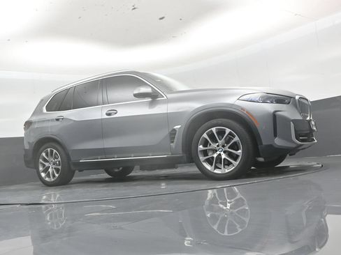 Used 2025 BMW X5 xDrive40i AWD/4WD image 36