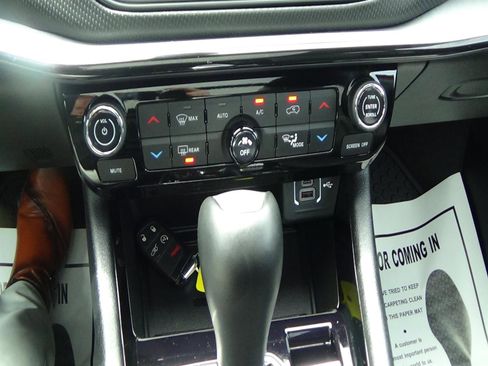Certified 2024 Jeep Compass Trailhawk w/ Trailhawk Elite Group AWD/4WD image 32
