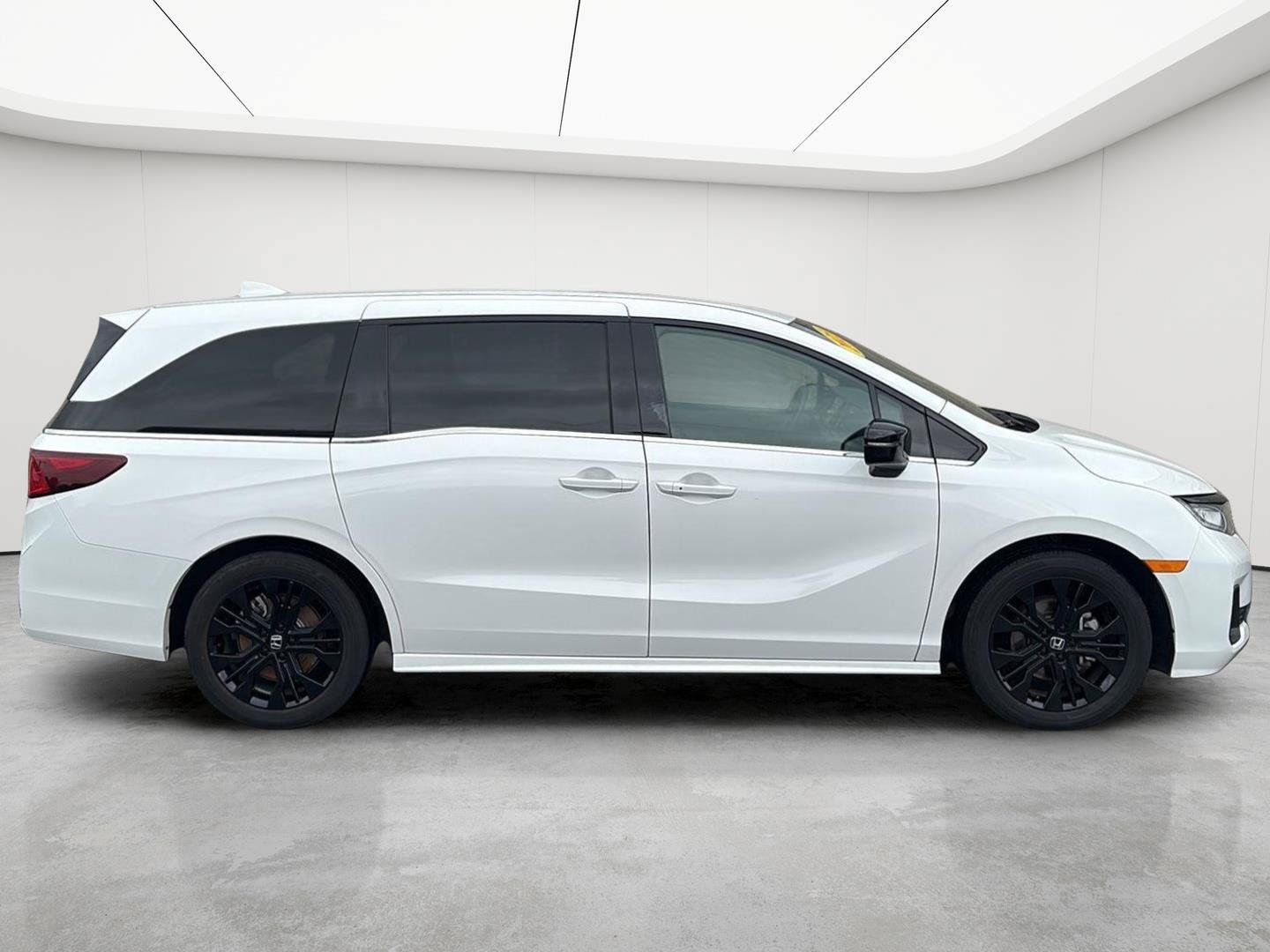 Used 2025 Honda Odyssey Sport-L image 2