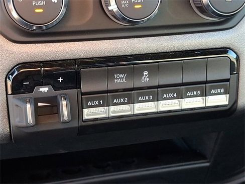 Used 2024 RAM 2500 Tradesman w/ Chrome Appearance Group image 23