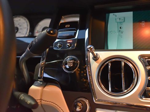 Used 2016 Rolls-Royce Wraith RWD image 16