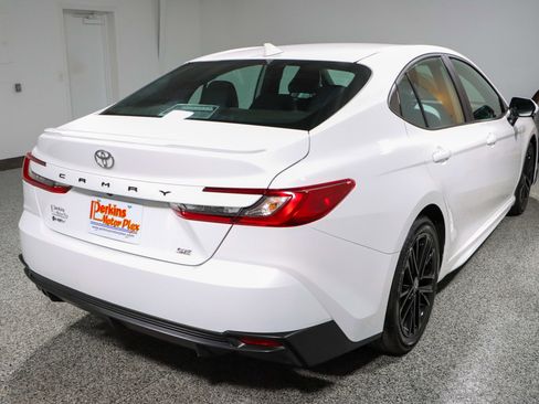 Used 2025 Toyota Camry SE FWD image 7