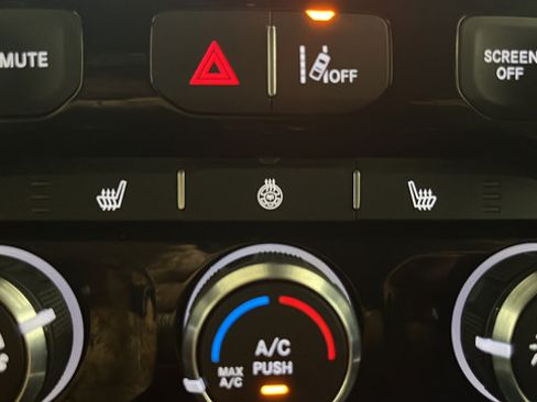 Used 2025 RAM 1500 Big Horn AWD/4WD image 34