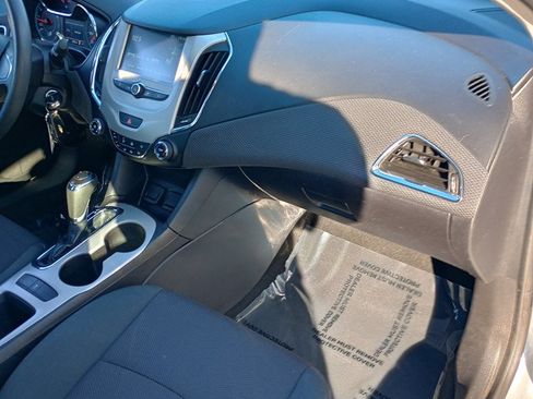 Used 2017 Chevrolet Cruze LS FWD image 21